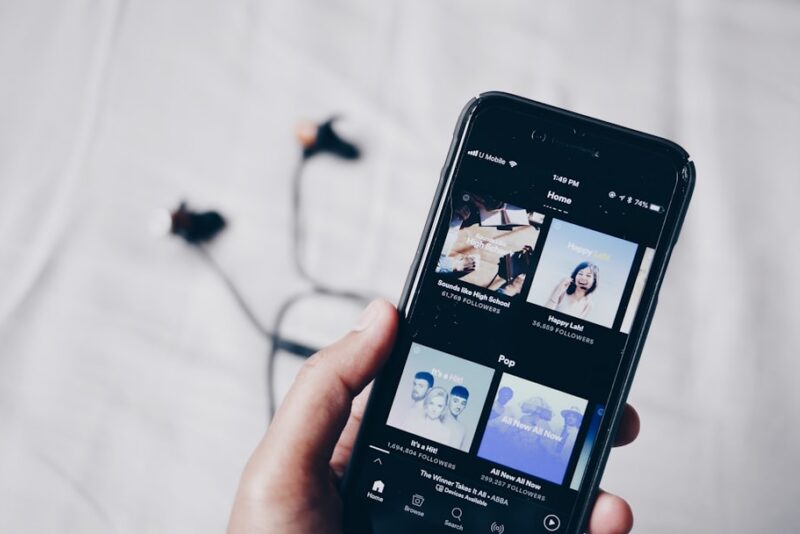 Escuchar radio en el celular: mejores aplicaciones y consejos