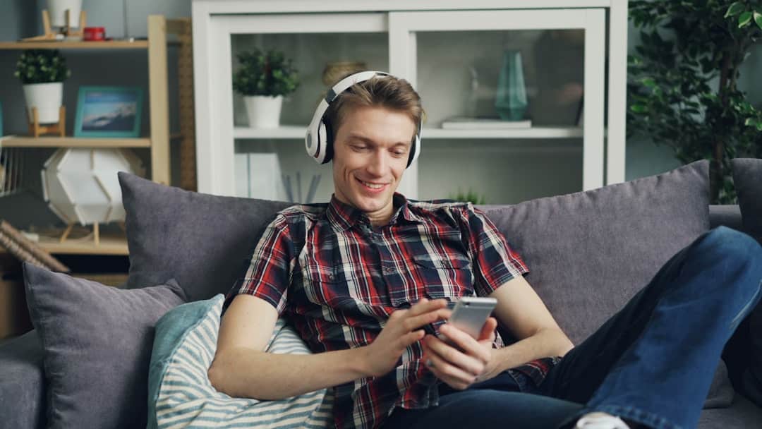Escuchar radio en el móvil: mejores apps y consejos prácticos